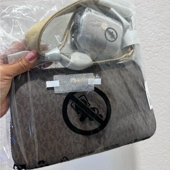 Michael Kors Jet Set Logo Crossbody Bag with Case for Apple Airpods Pro® - Picture 5 of 5